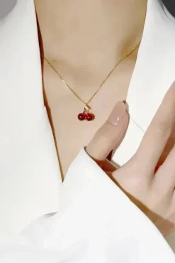 Collier cerise or