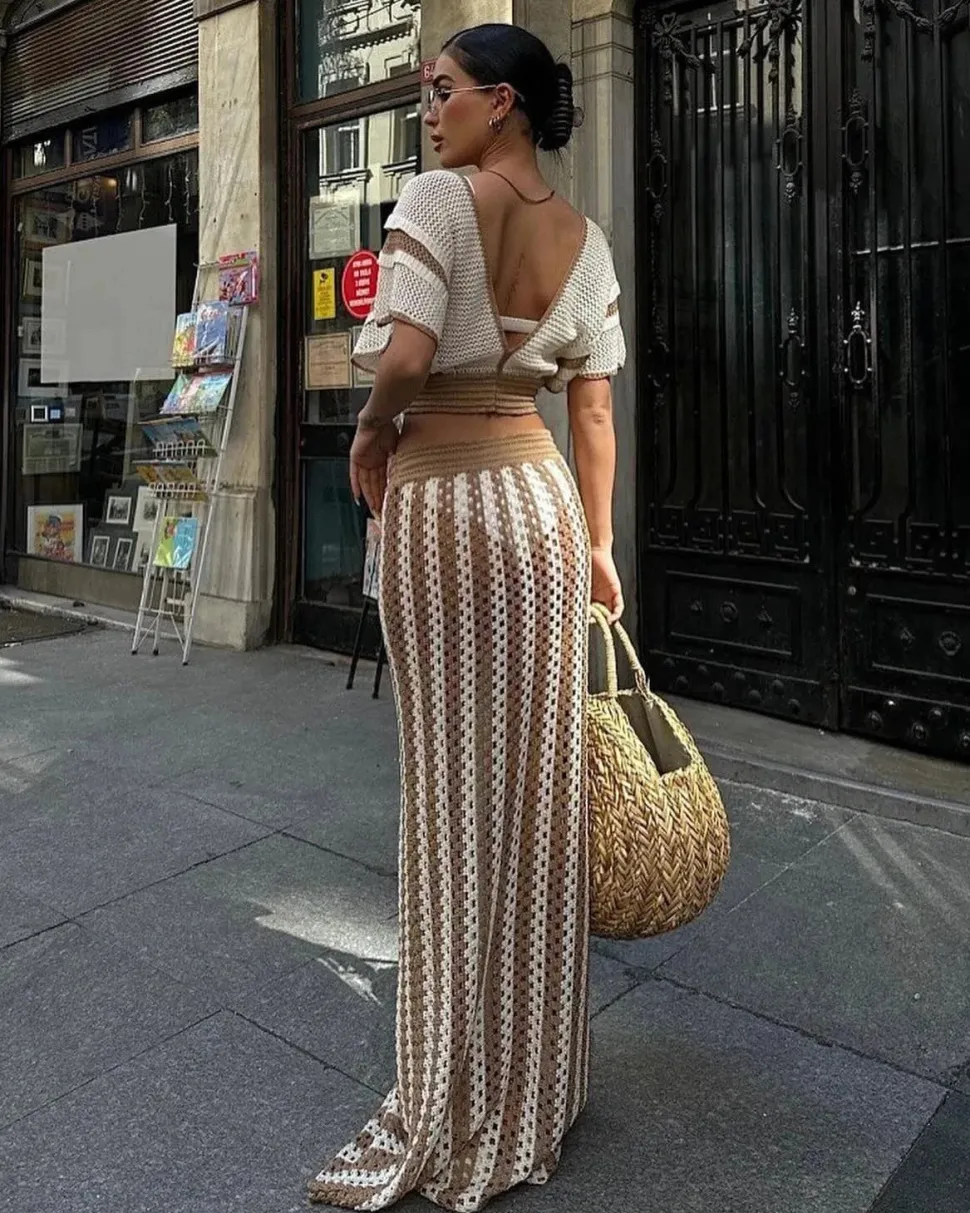 Ensemble été en maille rayée avec jupe longue ajourée et top court