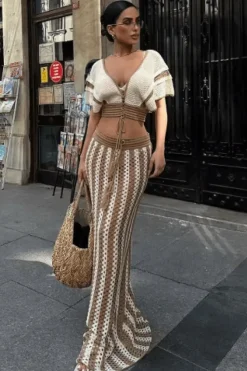 Ensemble été en maille rayée avec jupe longue ajourée et top court