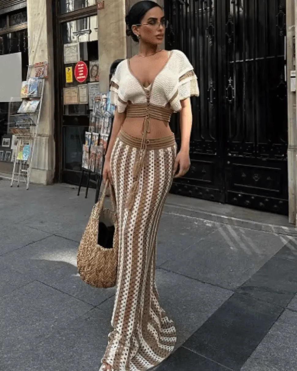Ensemble été en maille rayée avec jupe longue ajourée et top court