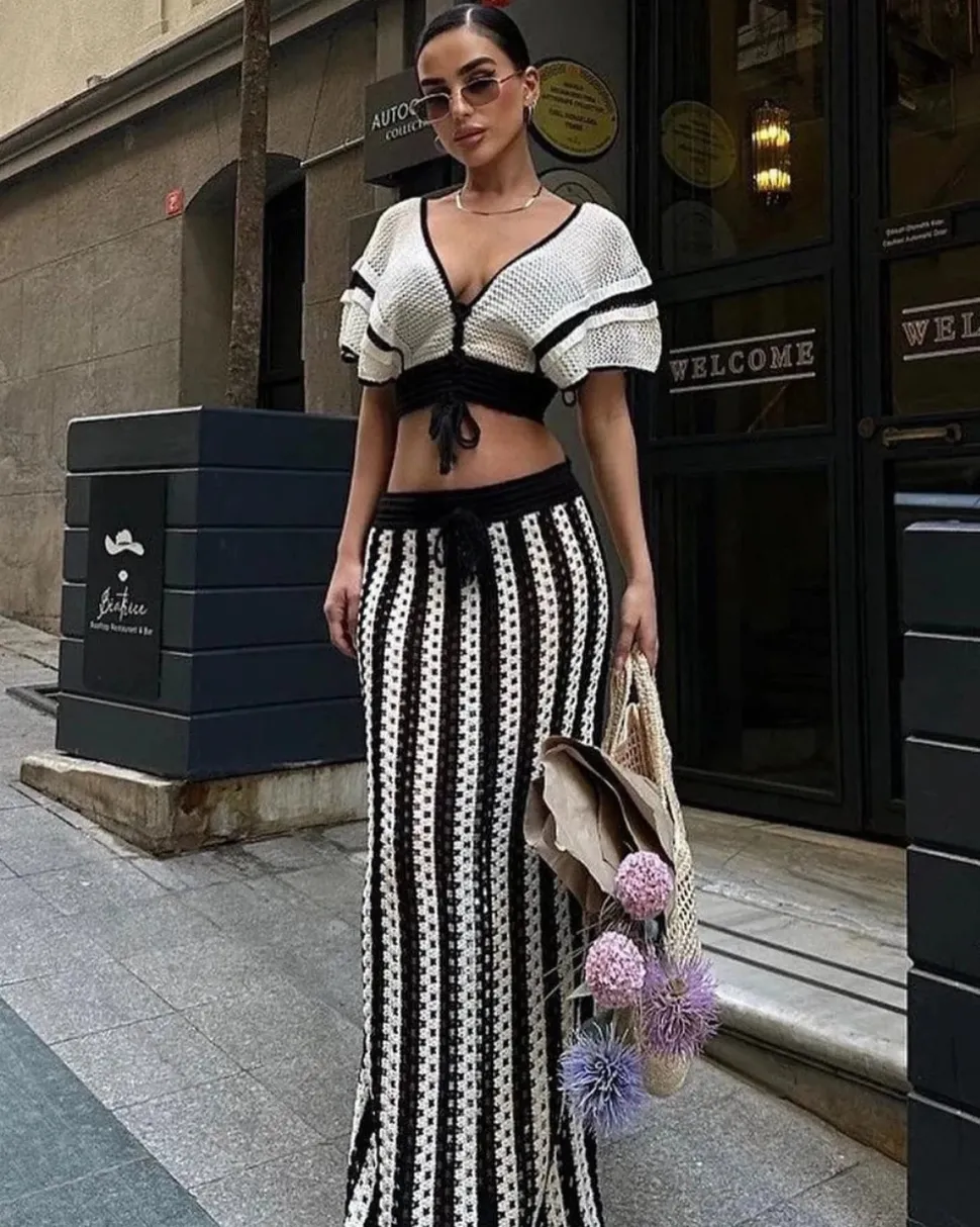 Ensemble été en maille rayée avec jupe longue ajourée et top court