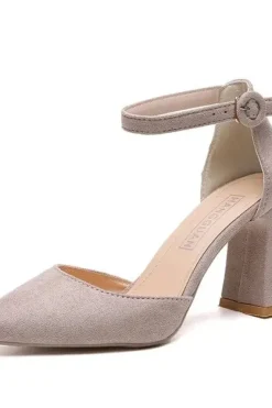Escarpins beige à talon carré