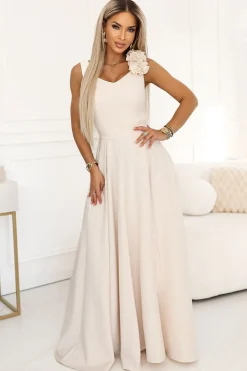Robe beige longue chic pour soirée élégante