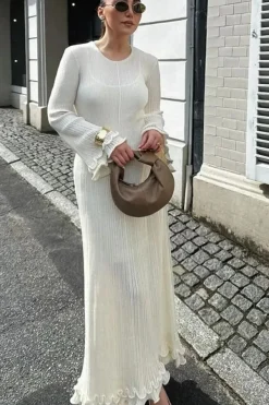 Robe blanche chic longue manches longues