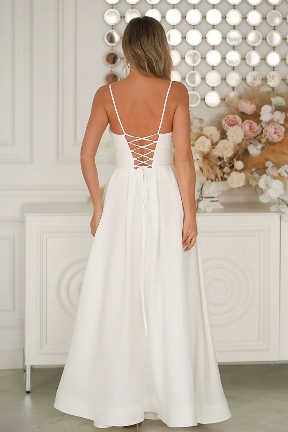 Robe blanche longue fendue à bretelles