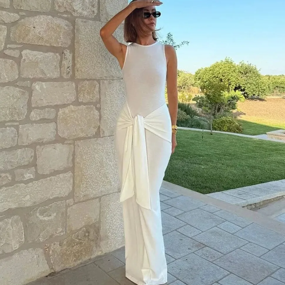 Robe blanche longue moulante sans manches