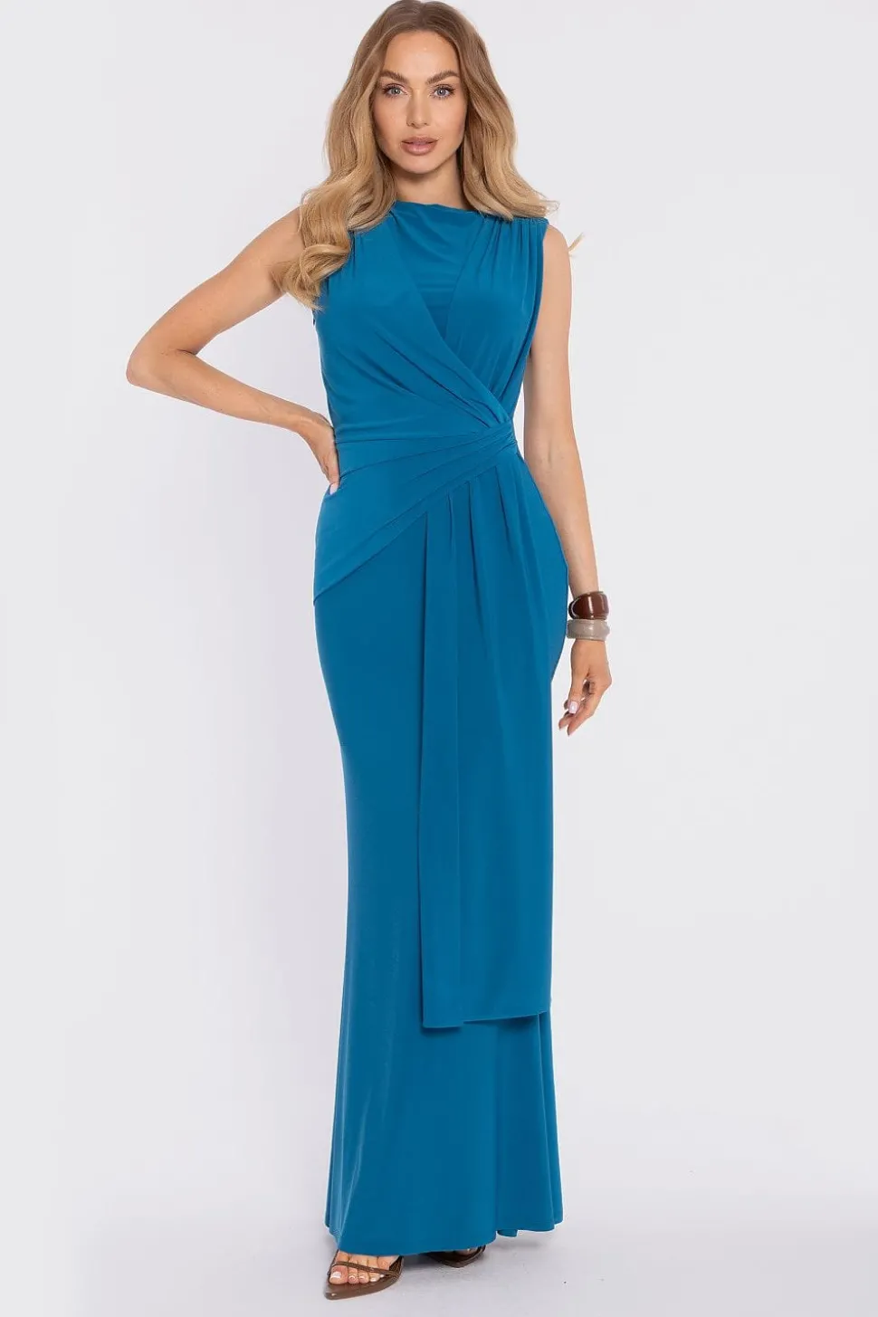 Robe bleue longue moulante sans manches