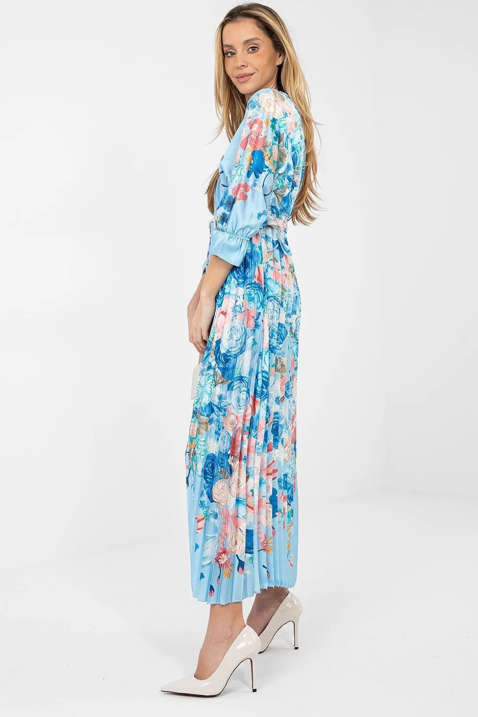 Robe bleue plissée longue motif fleuri