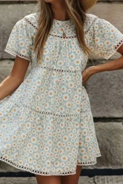 Robe boho courte fleurie à petites marguerites