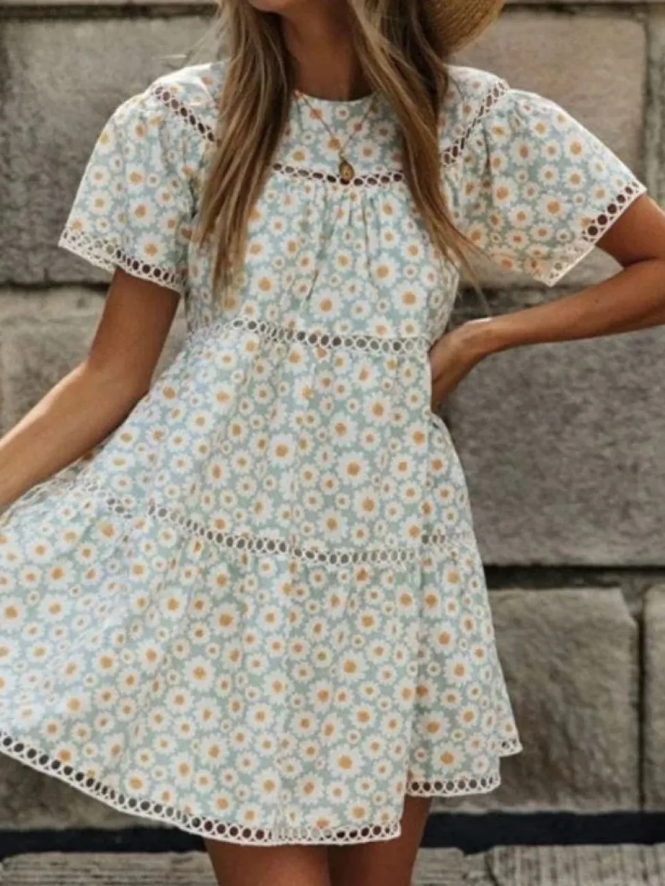Robe boho courte fleurie à petites marguerites