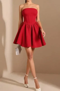 Robe bustier rouge évasée avec corset