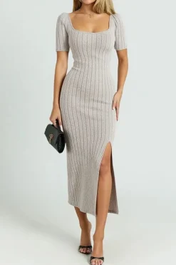 Robe casual beige moulante manches courtes