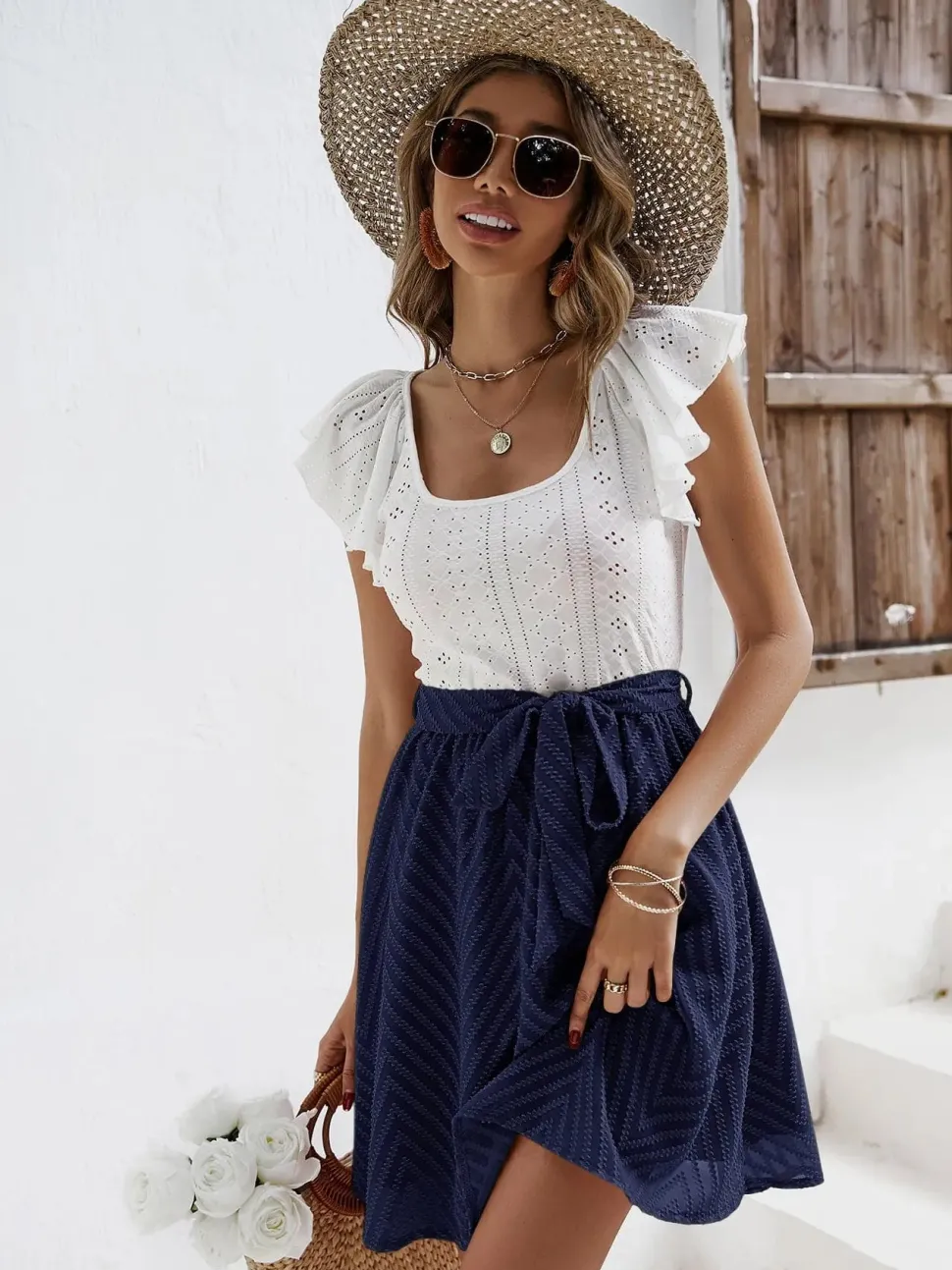 Robe chic avec jupe à nouer et top en dentelle