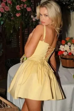Robe corset courte évasée à bretelles