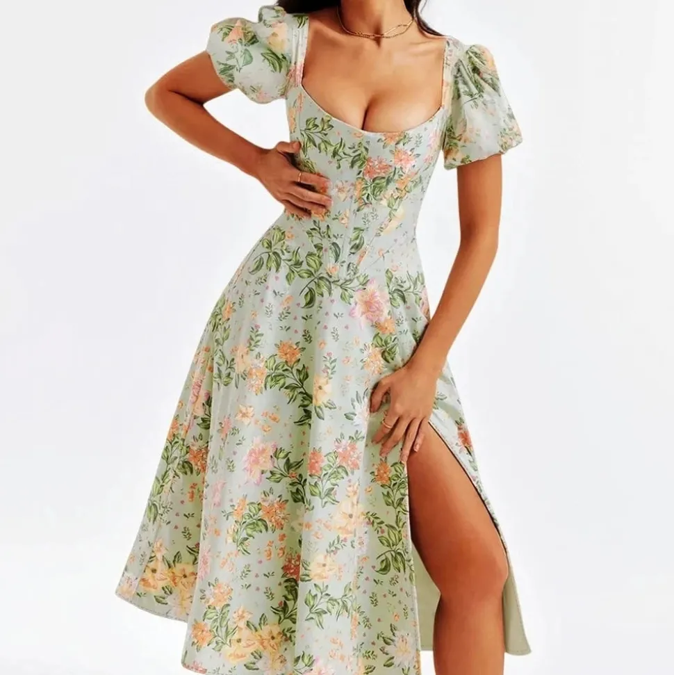 Robe corset fleurie fendue manches courtes