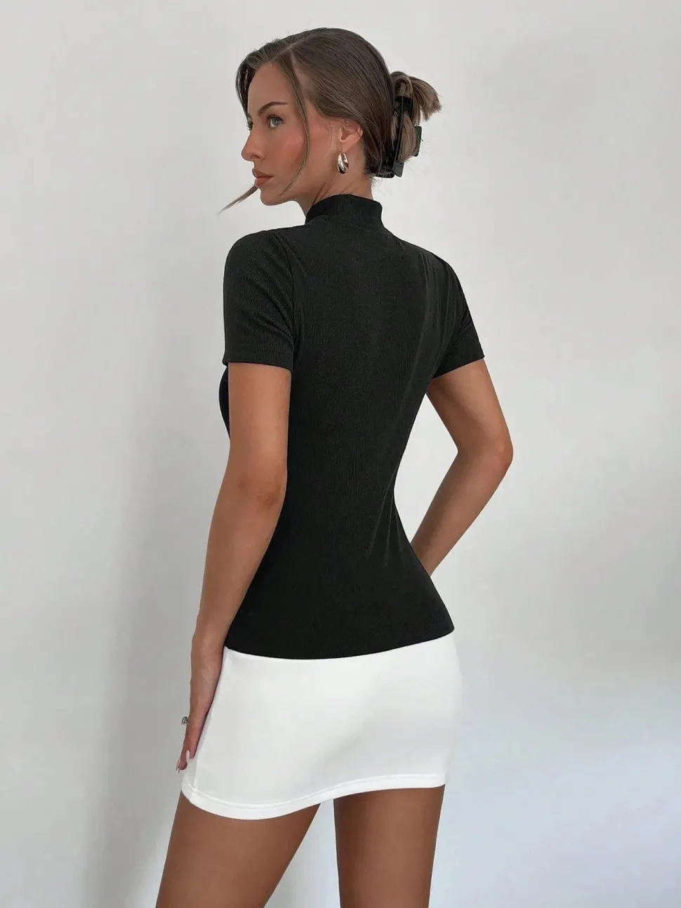 Robe courte chic moulante bureau