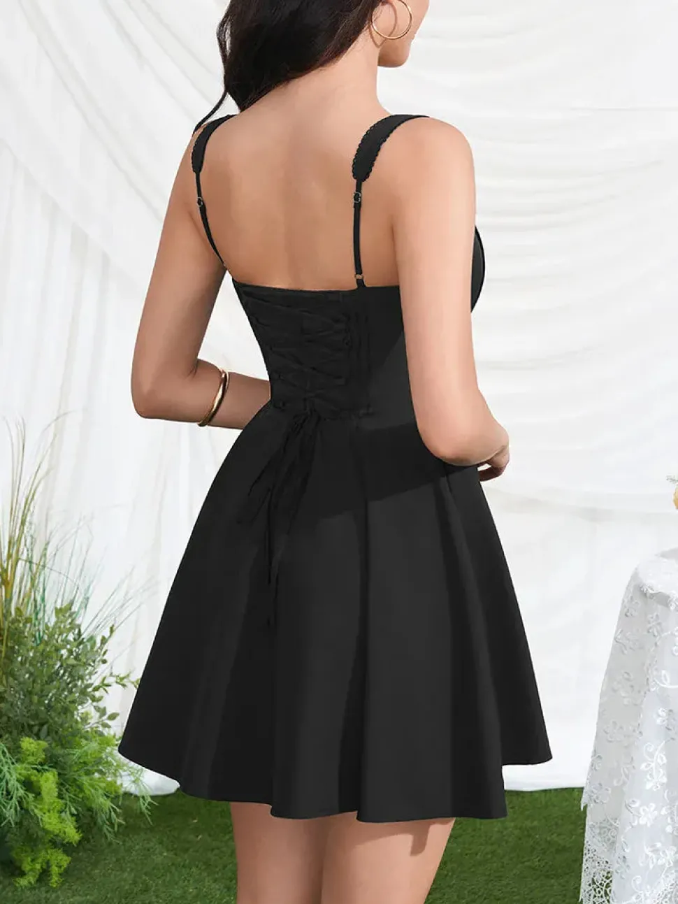 Robe courte corset noire dos lacé