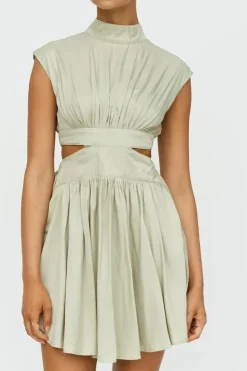 Robe courte fluide col halter