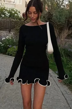 Robe courte manches longues bord volanté