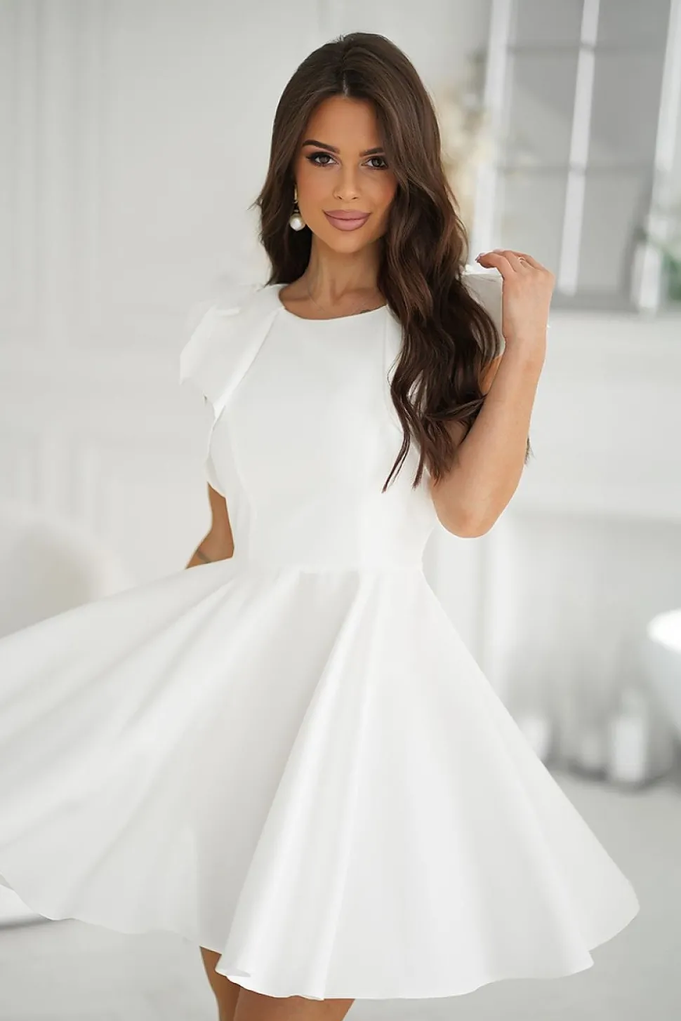 Robe de cocktail blanche évasée courte