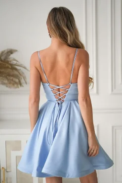 Robe de cocktail bleu ciel courte évasée