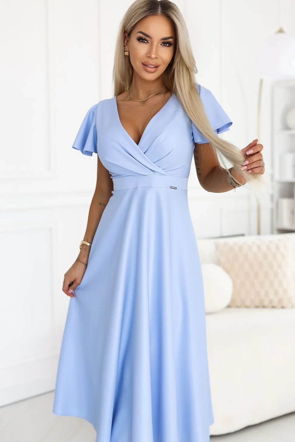 Robe de cocktail bleue midi manches courtes