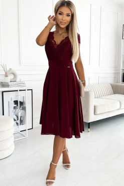 Robe de cocktail bordeaux haut en dentelle