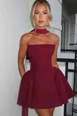 Robe de cocktail bustier courte évasée