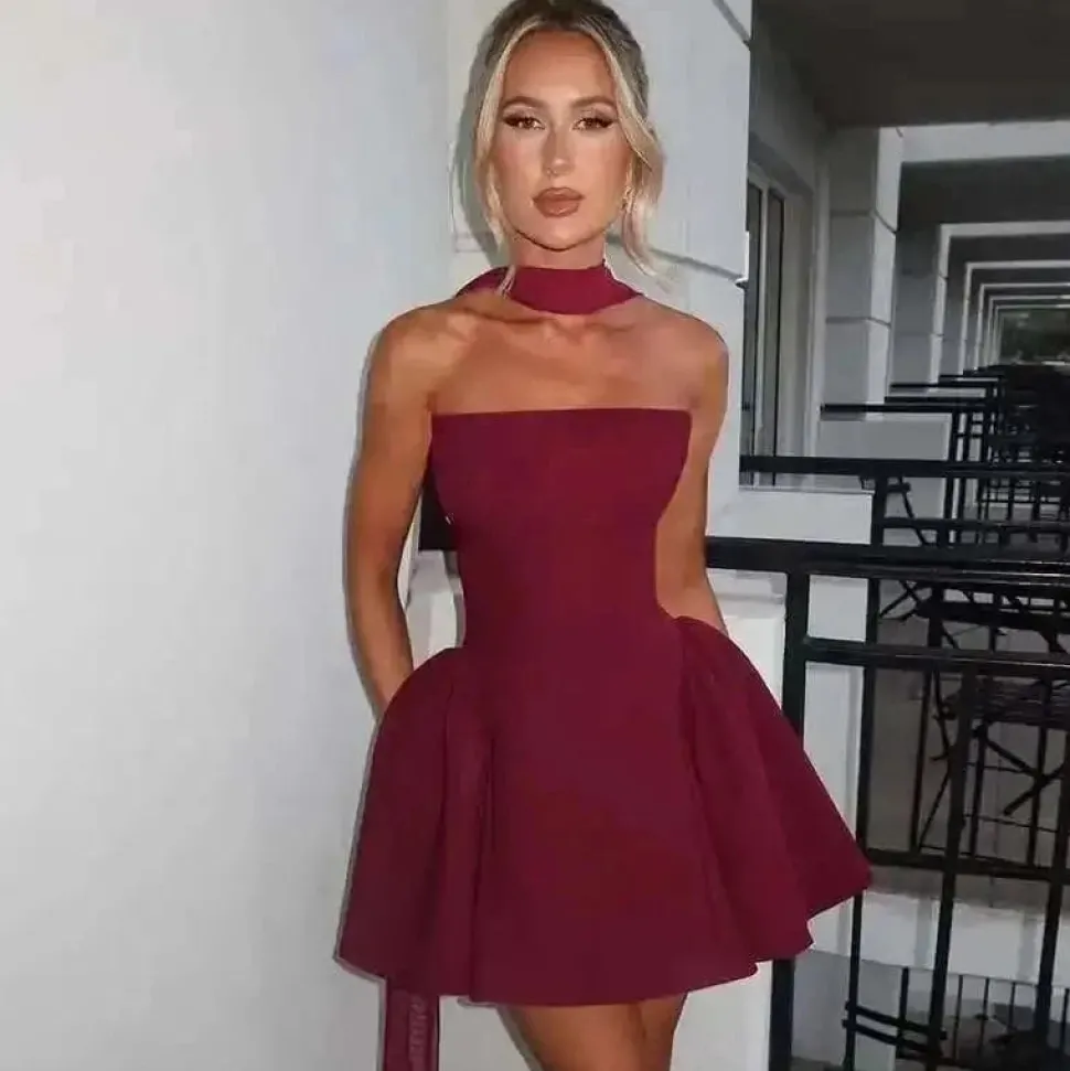 Robe de cocktail bustier courte évasée