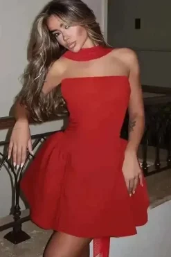 Robe de cocktail bustier courte évasée