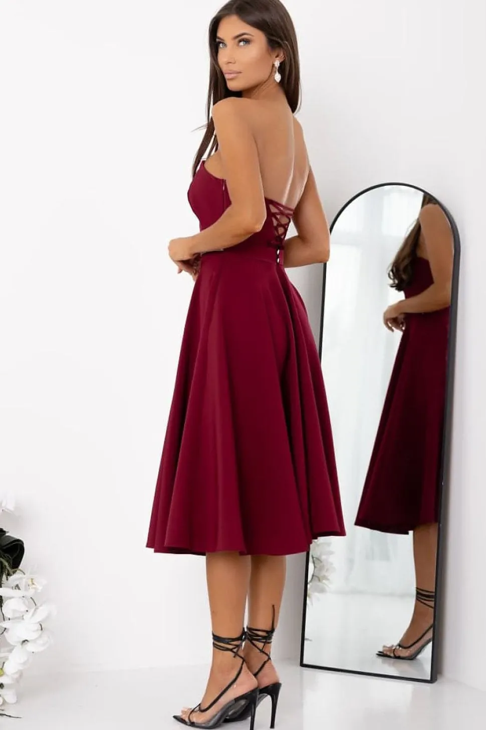 Robe de cocktail bustier midi évasée bordeaux