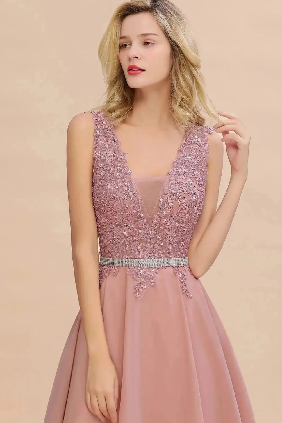 Robe de cocktail chic haut dentelle sans manches