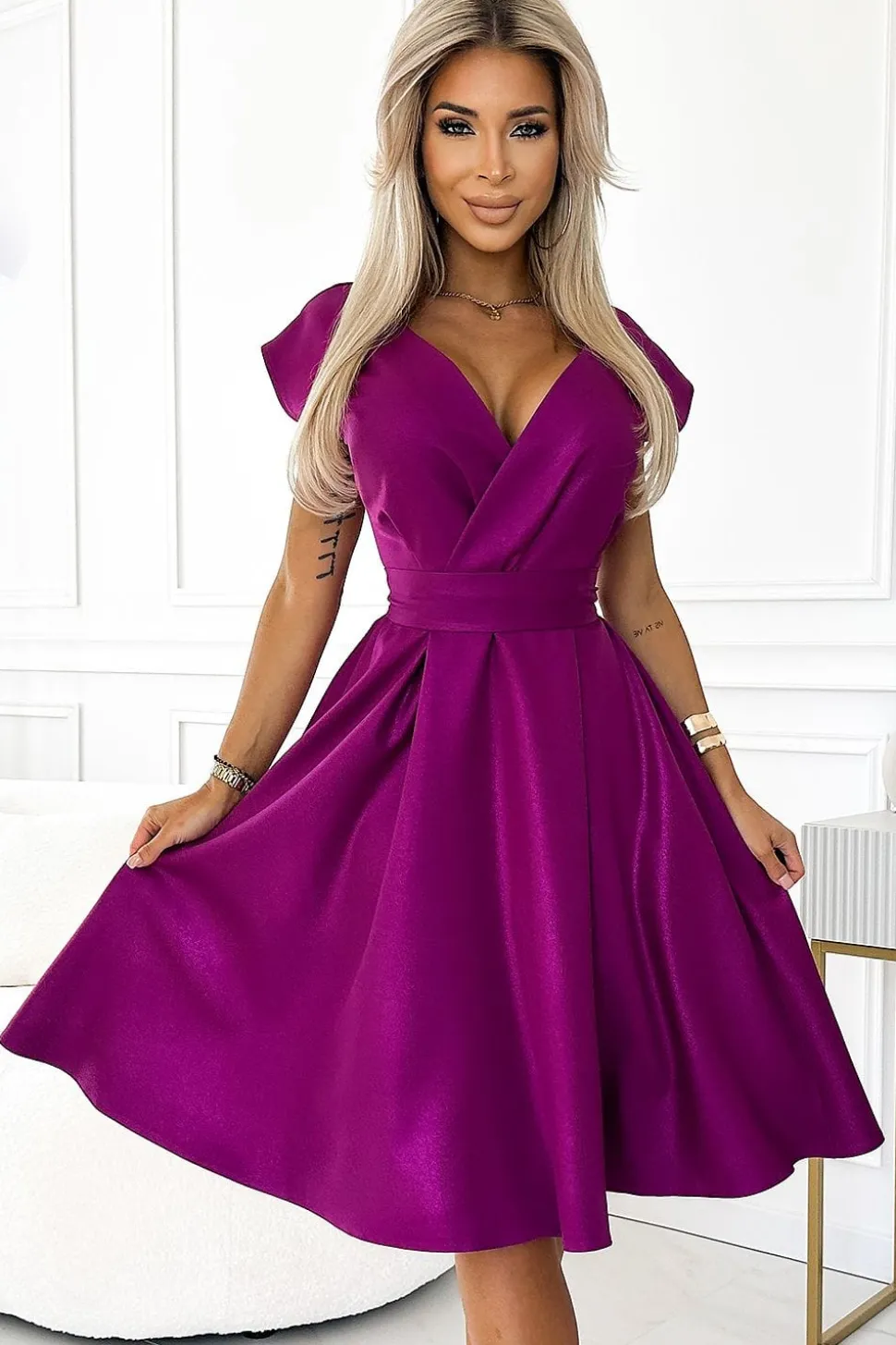 Robe de cocktail chic manches courtes