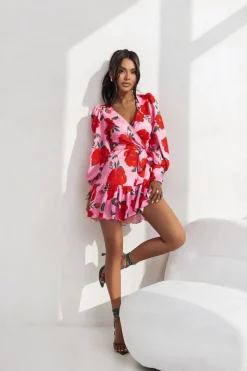 Robe de cocktail courte avec manches longues bouffantes