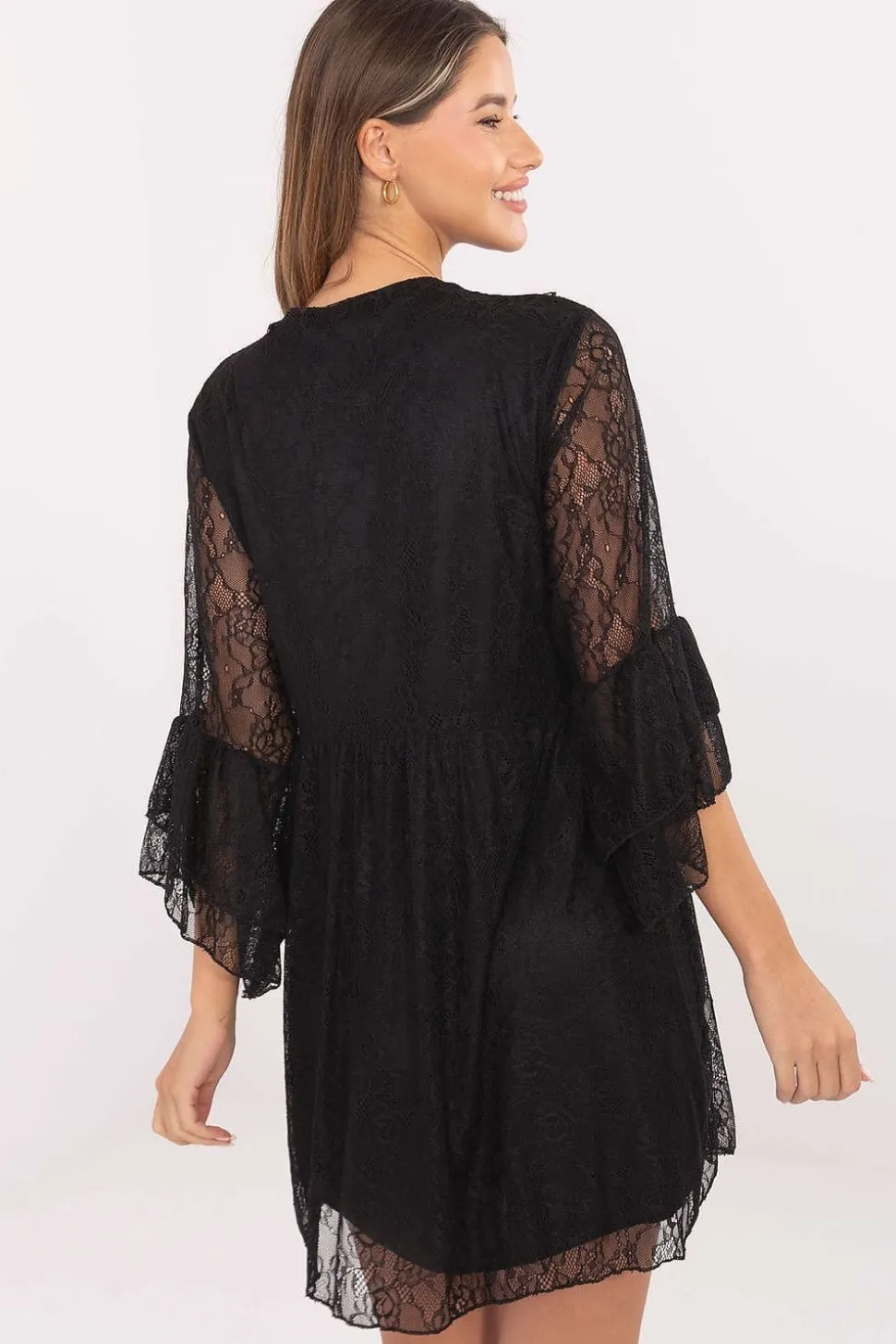 Robe de cocktail courte en dentelle noire