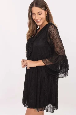Robe de cocktail courte en dentelle noire