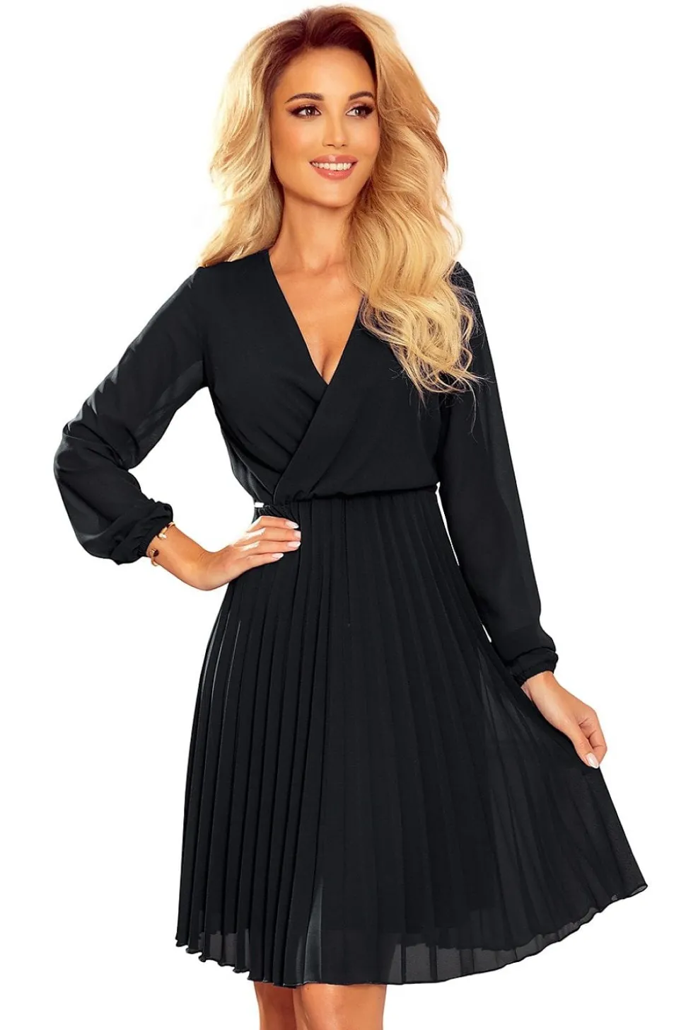 Robe de cocktail courte plissée manches longues