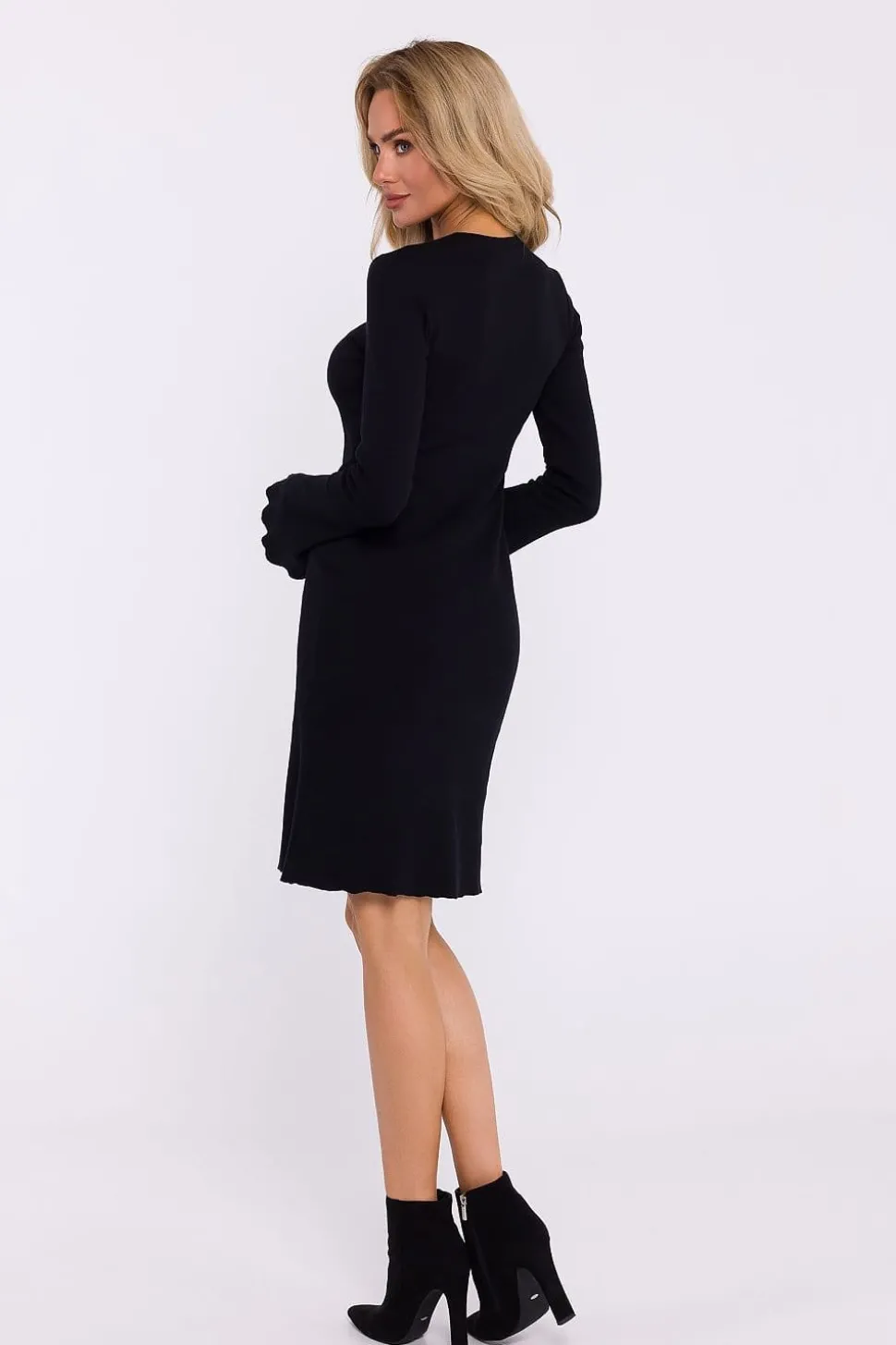 Robe de cocktail courte à poignets évasés et manches longues