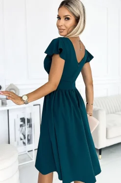 Robe de cocktail décolletée manches courtes