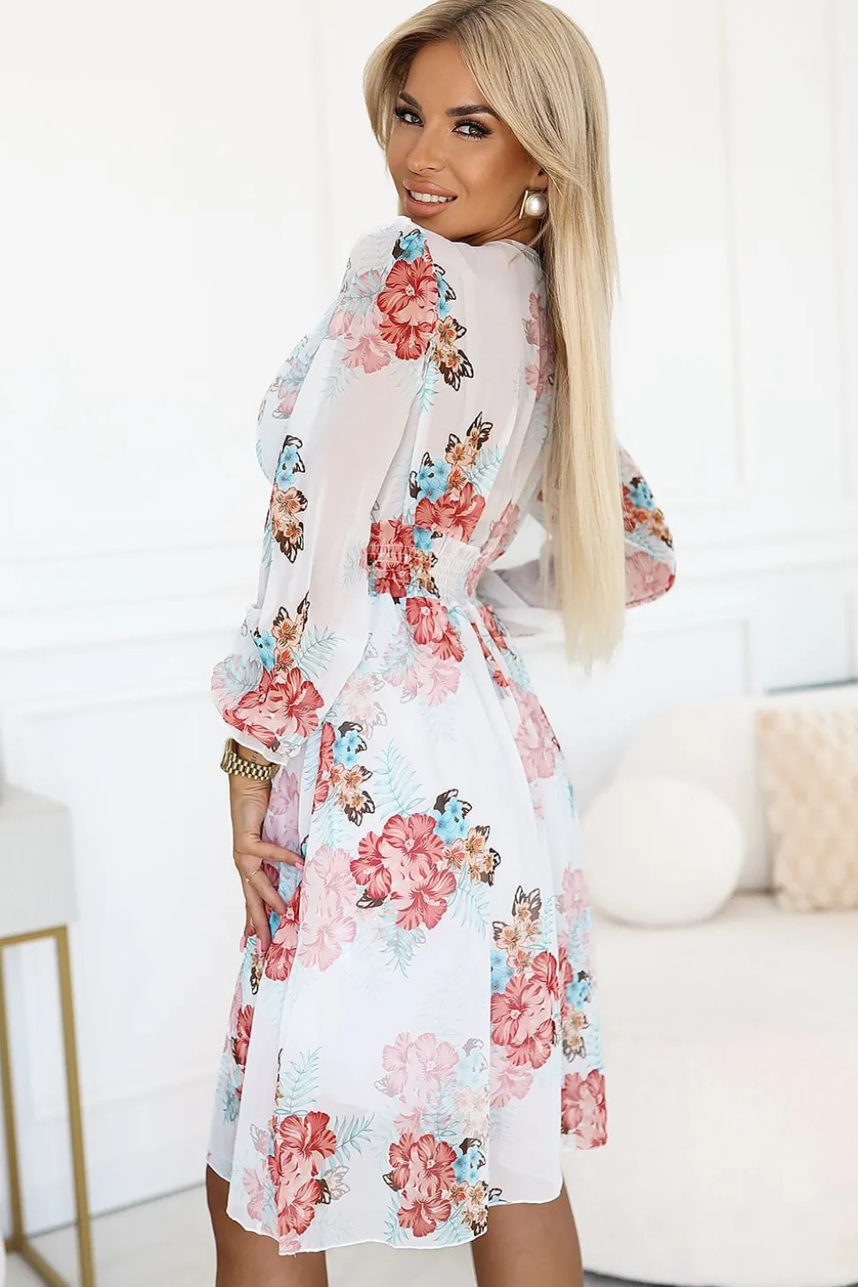 Robe de cocktail fleurie manches longues chic