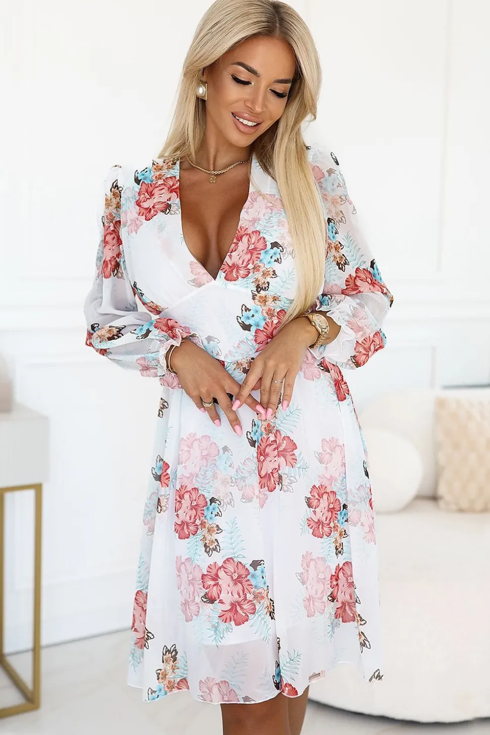 Robe de cocktail fleurie manches longues chic