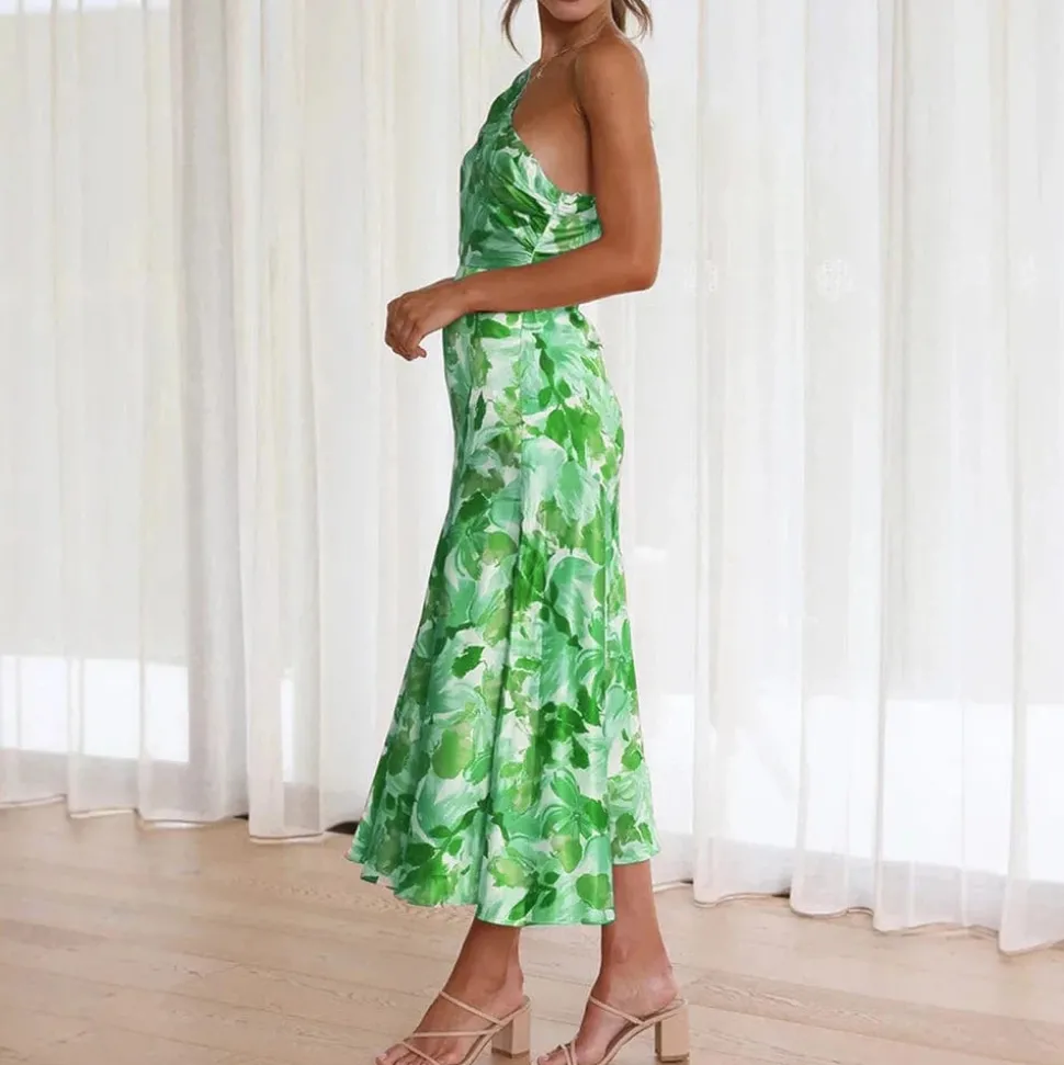 Robe de cocktail fleurie à une épaule