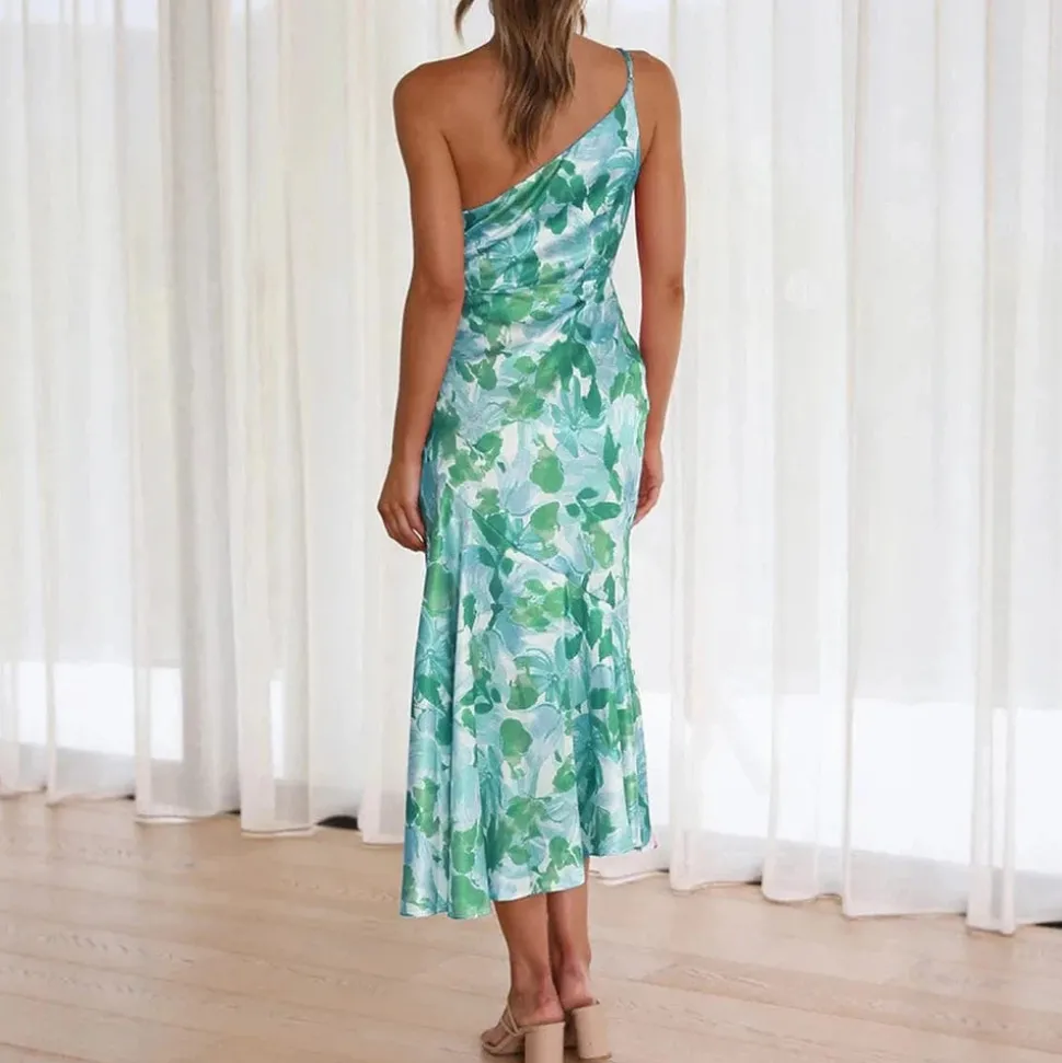 Robe de cocktail fleurie à une épaule
