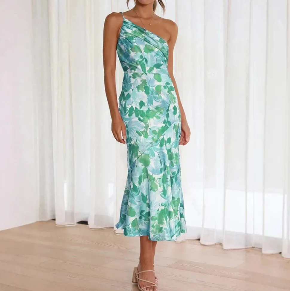 Robe de cocktail fleurie à une épaule