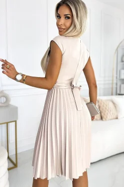 Robe de cocktail jupe plissée manches courtes