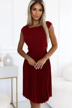 Robe de cocktail jupe plissée manches courtes
