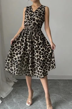 Robe de cocktail léopard évasée sans manches