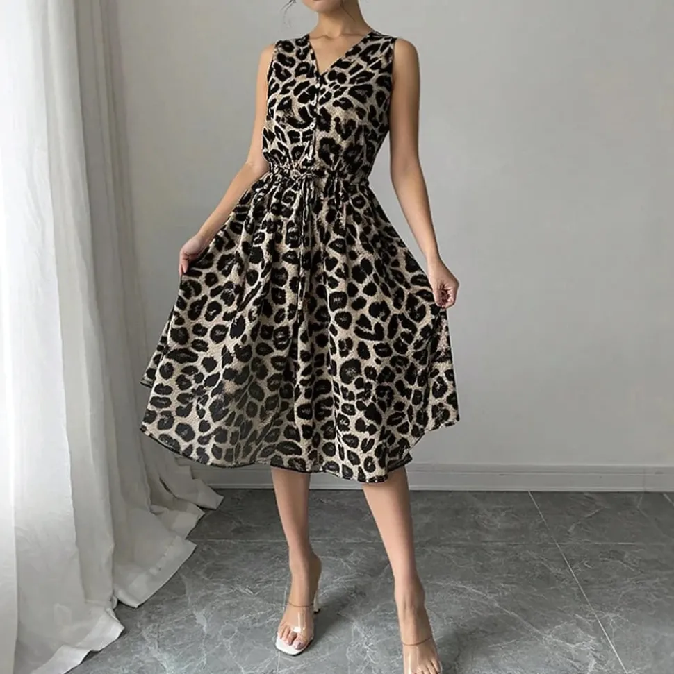Robe de cocktail léopard évasée sans manches