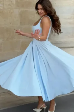 Robe de cocktail midi fluide à bretelles