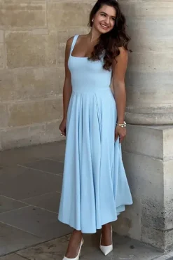Robe de cocktail midi fluide à bretelles